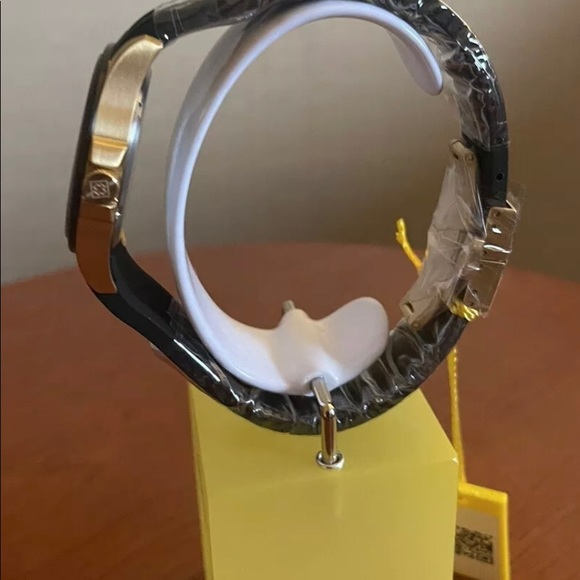 Invicta 40mm Sea Vulture Quartz Silicone Strap Watch - Picture 2 of 8